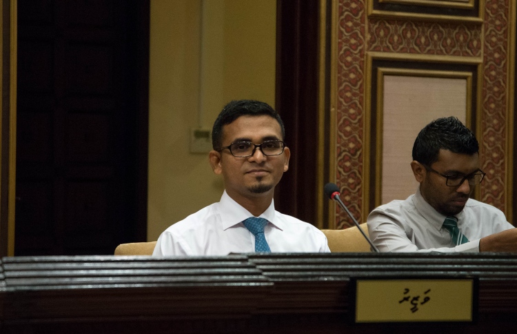 ސޮވްރިން ފަންޑް ރައްކާތެރިކުރަން ގާނޫނެއް ހަދަން ޖެހޭ