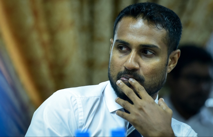 މަސައްކަތެއް ނެތް ކޮންޓްރެކްޓް ސްޓާފުން ދޫކޮށްލަނީ!