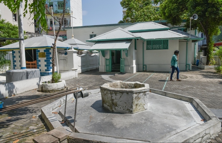 ދެ މިސްކިތެއް ތަޅާލައި 12 ބުރީގެ އިމާރާތެއް އަޅަނީ