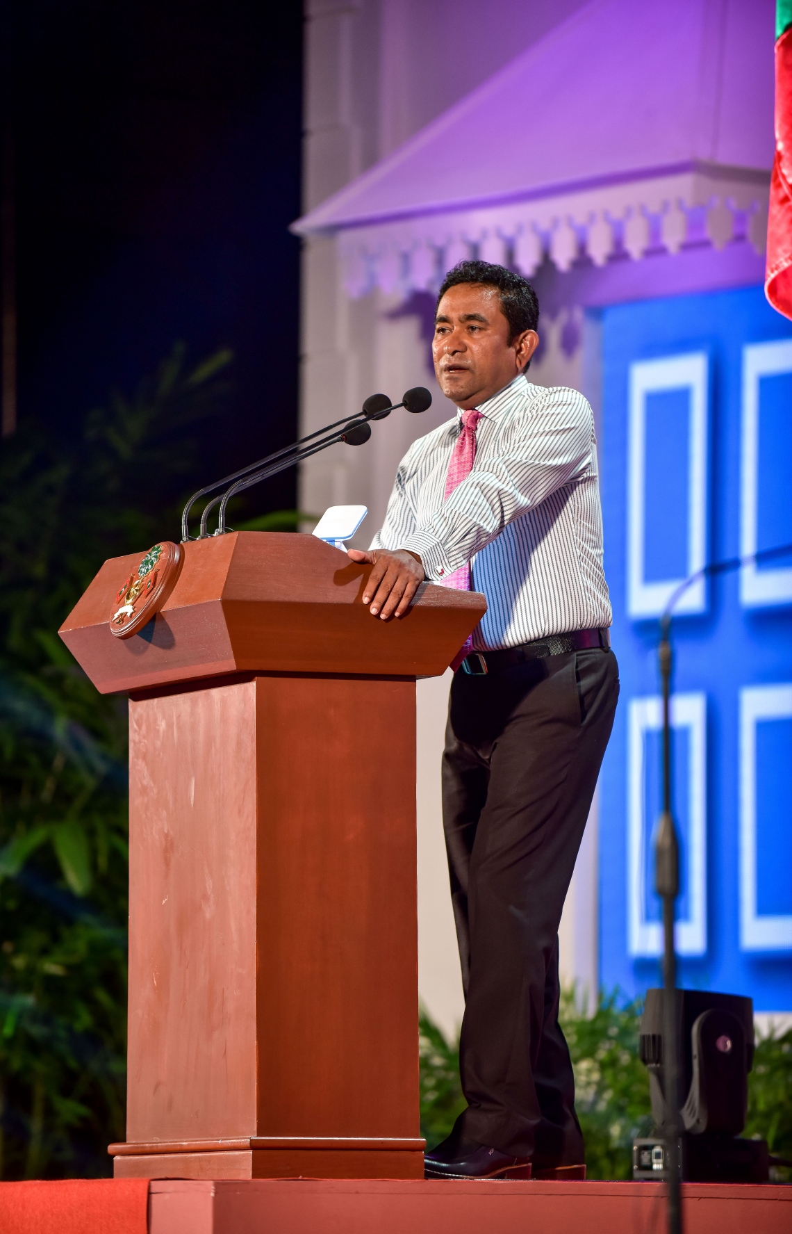 މާލެ: ނޮވެމްބަރު 17، 2017- ރައީސް ޔާމީންގެ ސަރުކާރަށް ހަތަރު އަހަރު ފުރުން ފާހަގަކުރުމަށް ކާނިވާ ސަރަހައްދުގައި ބޭއްވި ޖަލްސާގައި އެމަނިކުފާނު ވާހަކަފުޅު ދައްކަވަނީ.---ފޮޓޯ: ނިޝާން އަލީ/މިހާރު