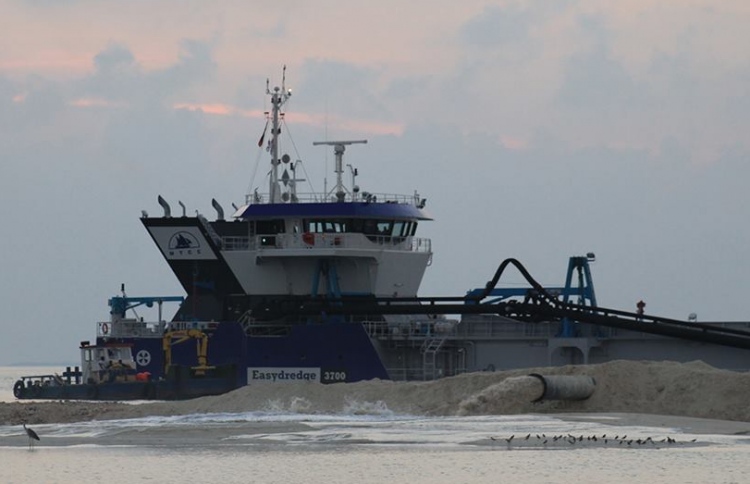 ބަޖެޓުގައި ނެތަސް، އެއާޕޯޓުތައް އަޅާނަން: މުނައްވަރު