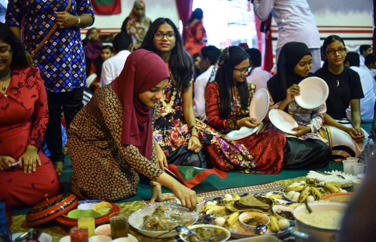 އޮޅުންބޮޅުން- މާދަރީބަސް