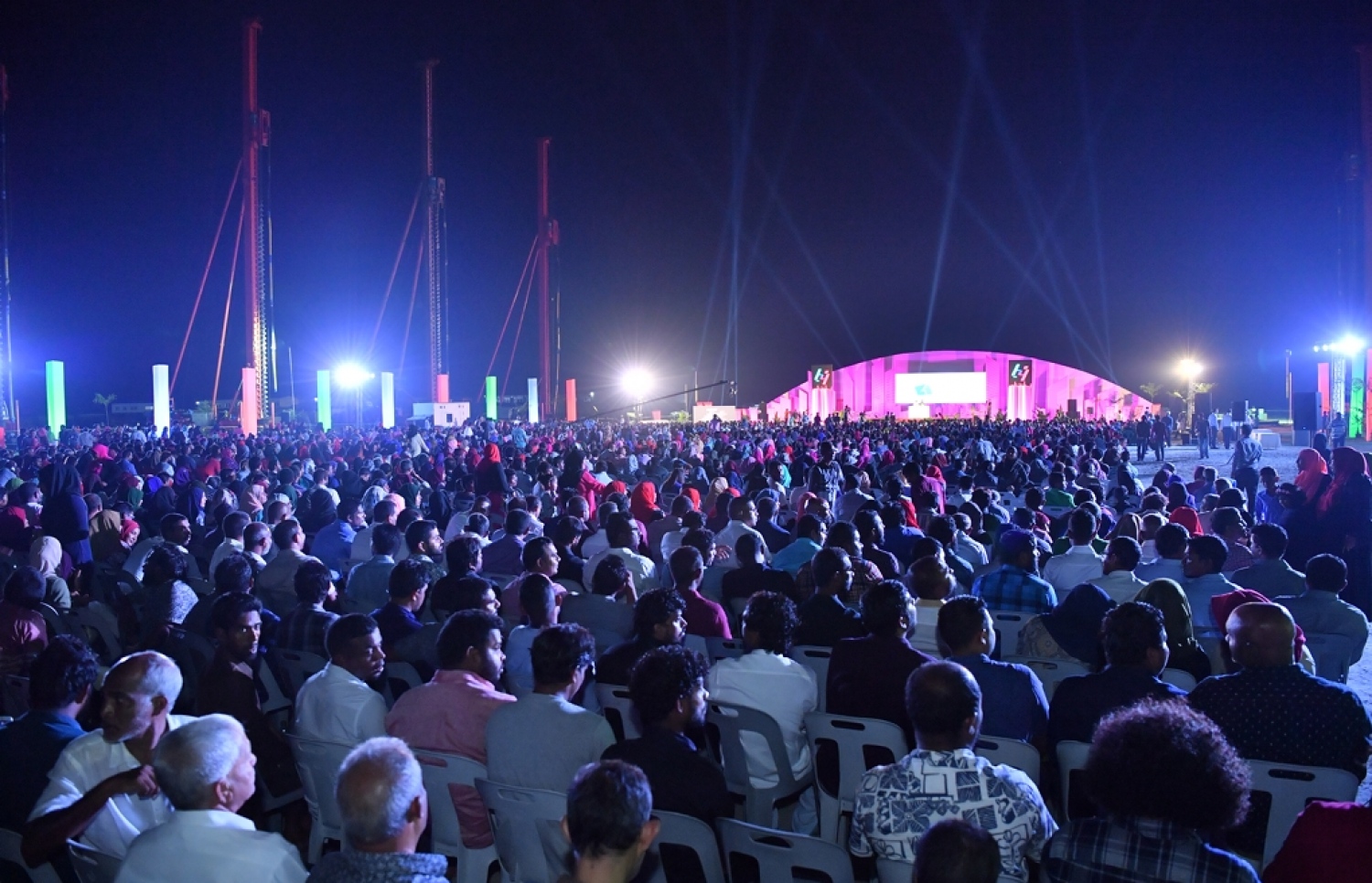 ހުޅުމާލޭގެ ދެވަނަ ފިޔަވަހީގައި އަޅާ ފްލެޓްތަކުގެ މަޝްރޫއު އިފްތިތާހުކުރަން ބޭއްވި ހަފުލާގައި އާންމުން ބައިވެރިވަނީ