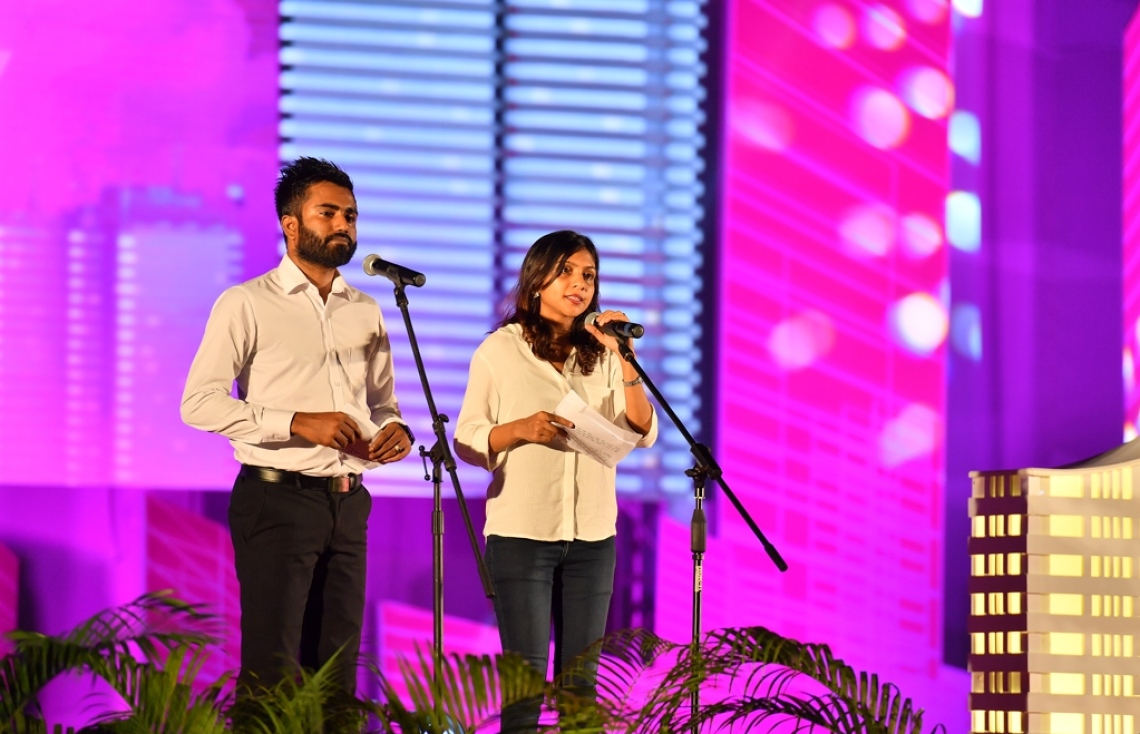 ހުޅުމާލެ: ނޮވެމްބަރު 18، 2017- ހުޅުމާލޭގައި ފްލެޓް އިމާރާތް ކުރުމުގެ ބިޔަ މަޝްރޫއު އިފުތިތާހު ކުރުމުގެ ރަސްމިއްޔާތު ހުށަހަޅަނީ.---ފޮޓޯ: ރައީސް އޮފީސް