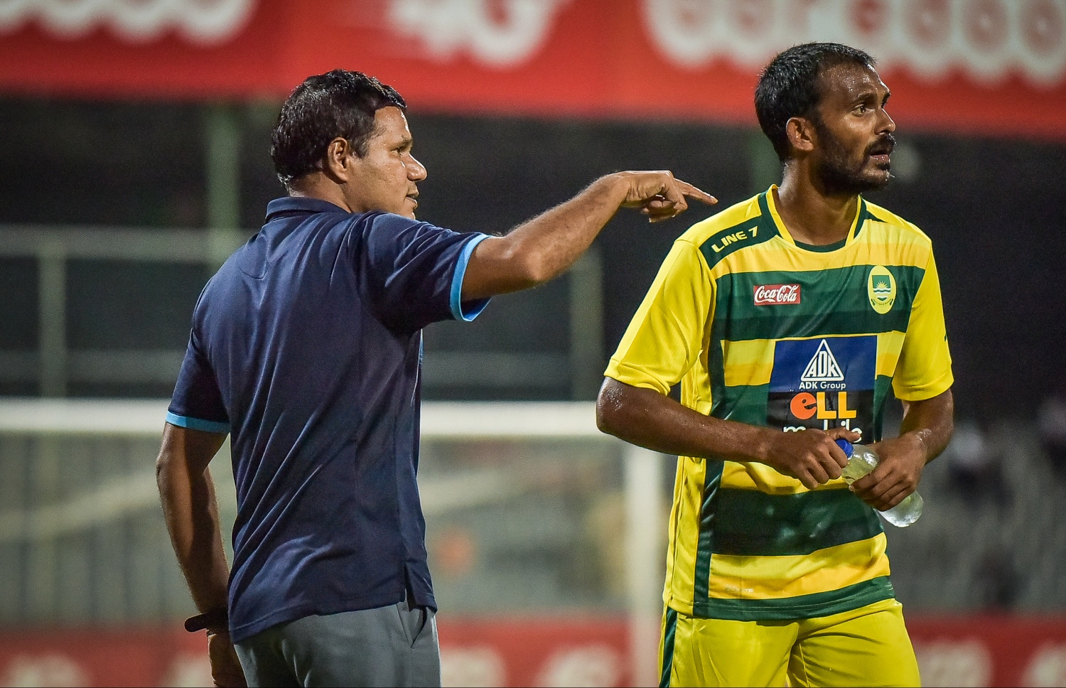 މިރޭގެ މެޗުގެ ތެރެއިން އިންމަ (ވ) އެ ޓީމުގެ އަޑޭ އަށް ބުނެދެނީ.-- ފޮޓޯ: ނިޝާން އަލީ/ މިހާރު