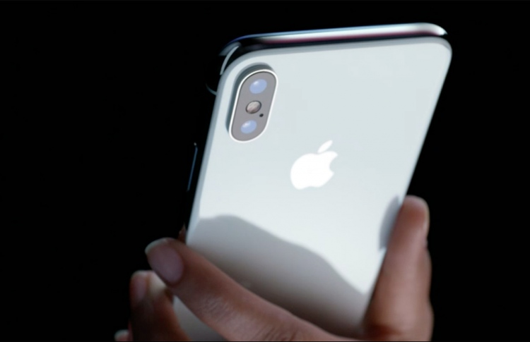 ދެން ކޮން އައިފޯނެއް؟