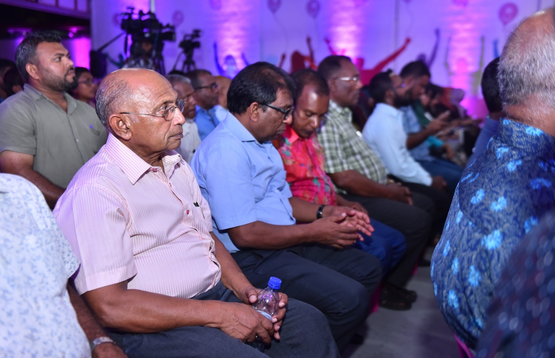 މާލެ: ނޮވެމްބަރު 21، 2017- ޕީޕީއެމުން މިރޭ ބޭއްވި ޖަލްސާގައި ބައިވެރިވި ބައެއް މީހުން.---ފޮޓޯ: ހުސެއިން ވަހީދު/މިހާރު