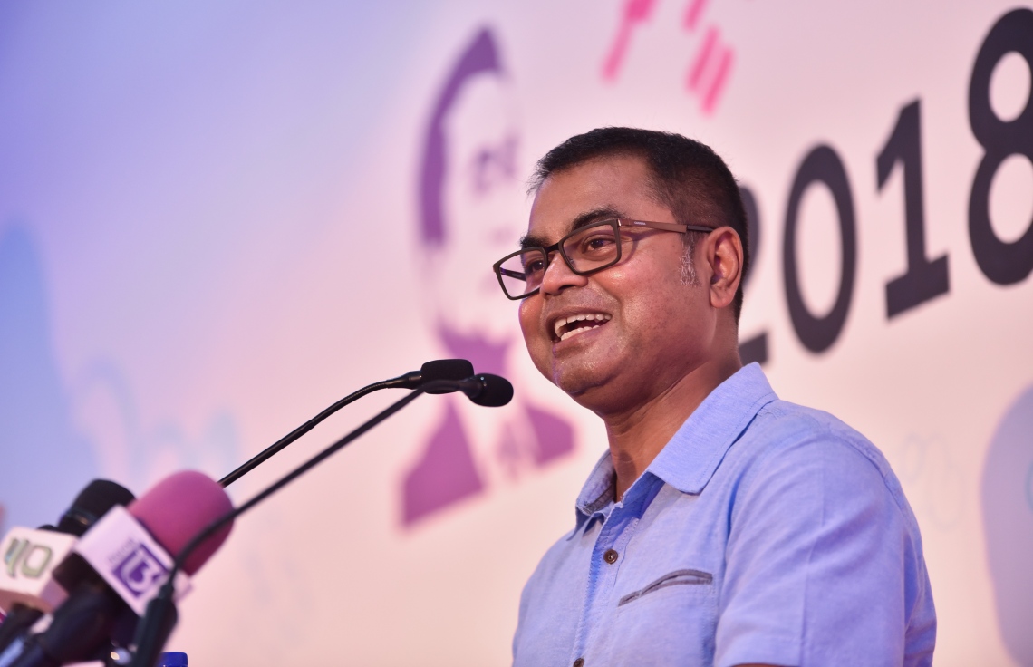 މާލެ: ނޮވެމްބަރު 21، 2017- ޕީޕީއެމުން މިރޭ ބޭއްވި ޖަލްސާގައި އެންވަޔަރުމެންޓް މިނިސްޓަރު ތޯރިގް އިބްރާހީމް ވާހަކަ ދައްކަވަނީ.---ފޮޓޯ: ހުސެއިން ވަހީދު/މިހާރު