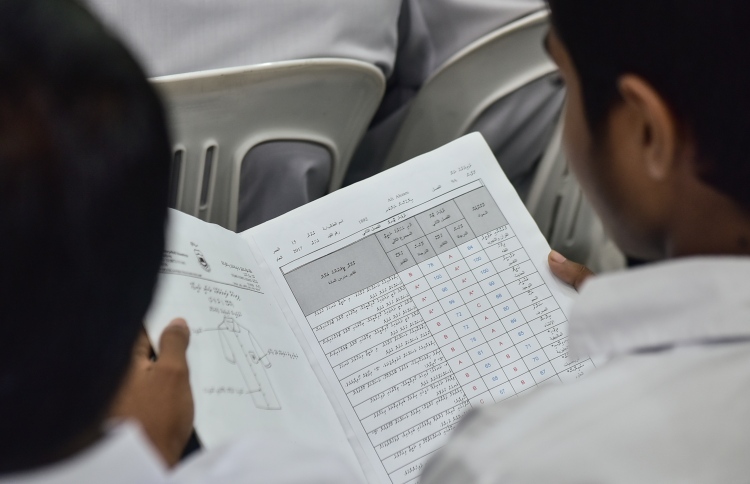 ޓީޗަރުންނާއި، ފޮތްތައް ހަމަނުވާކަމުގެ ޝަކުވާތަކެއް