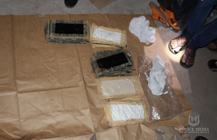 މީގެ ކުރިން ފުލުހުން ހިންގި އޮޕަރޭޝަނެއްގައި އަތުލައިގެންފައިވާ މަސްތުވާތަކެތި-- ފޮޓޯ: ފުލުހުން