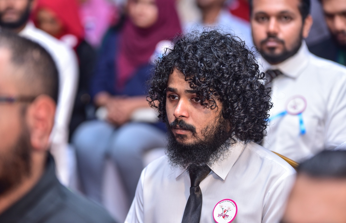 މާލެ: ނޮވެމްބަރު 26، 2017- މި އަހަރުގެ ޒުވާނުންގެ ގައުމީ ދުވަހުގެ ރަސްމީ ޖަލްސާގެ ތެރެއިން: މި އަހަރު ވަނީ އަށް މީހަކަށް ޒުވާނުންގެ އެވޯޑް ދީފައި.---ފޮޓޯ: ހުސެއިން ވަހީދު/މިހާރު