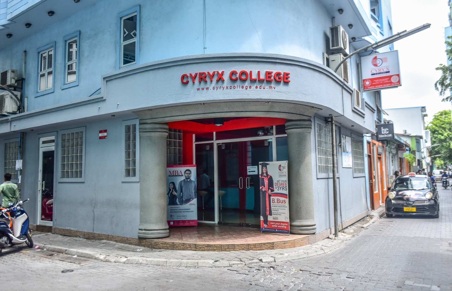 ސައިރެކްސް ކޮލެޖް: ޝަރީފް ވިދާޅުވަނީ ކޯސްތަކުގައި ހިމެނޭ ބައިތަކަށް ބަދަލު ގެންނަން ޖެހޭނެ ކަމަށް -- ފޮޓޯ: މިހާރު/ހުސައިން ވަހީދު