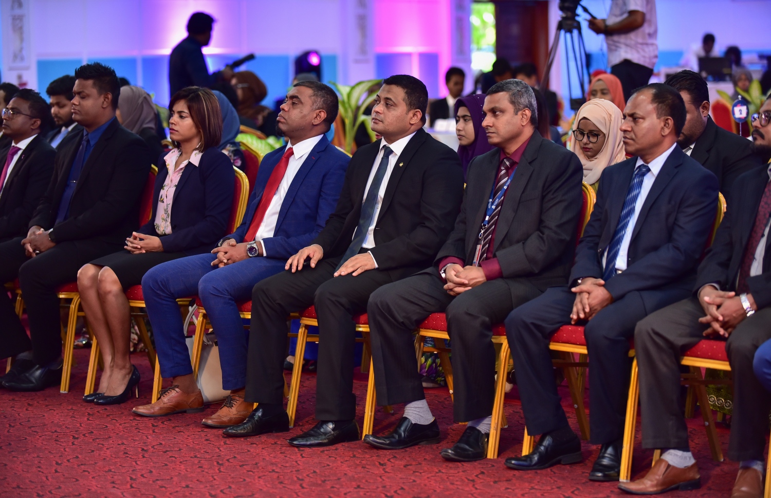 ޔޫތު ފޯރަމް ފެށުމުގެ ރަސްމިއްޔާތުގައި ބައިވެރިވެވަޑައިގެންނެވި، ސަރުކާރުގެ ބައެއް އިސްވެރިން.---ފޮޓޯ: ހުސެއިން ވަހީދު/މިހާރު