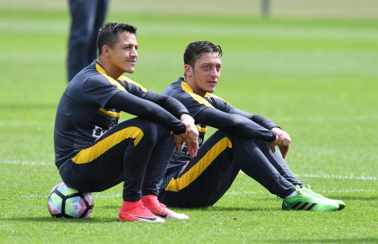 ޖެނުއަަރީގައި އޮޒިލް އާއި ސަންޗޭޒް ނުވިއްކާނަން: ވެންގާ