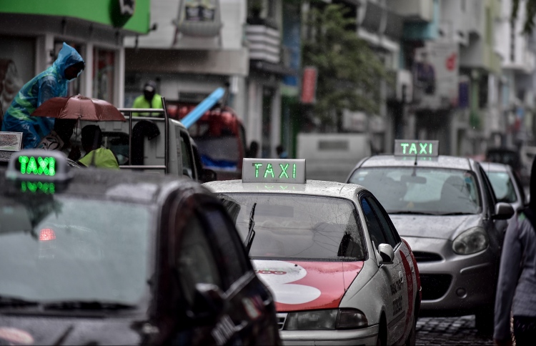 ޓެކްސީ ޚިދުމަތަށް އެޕްލިކޭޝަން ހަދަން ބަޔަކު ހޯދަނީ