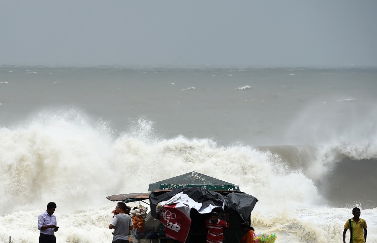 ބާރުގަދަ ކޮޅިގަނޑުގައި ލަންކާ އިން ތިން މީހުން މަރުވެއްޖެ