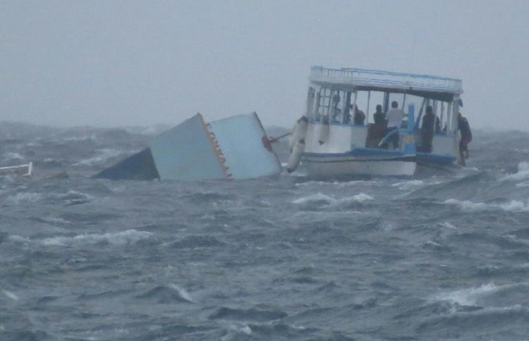 މޫސުން ގޯސްވެ ދެ ދޯންޏެއް އަޑިއަށް ހިނގައްޖެ