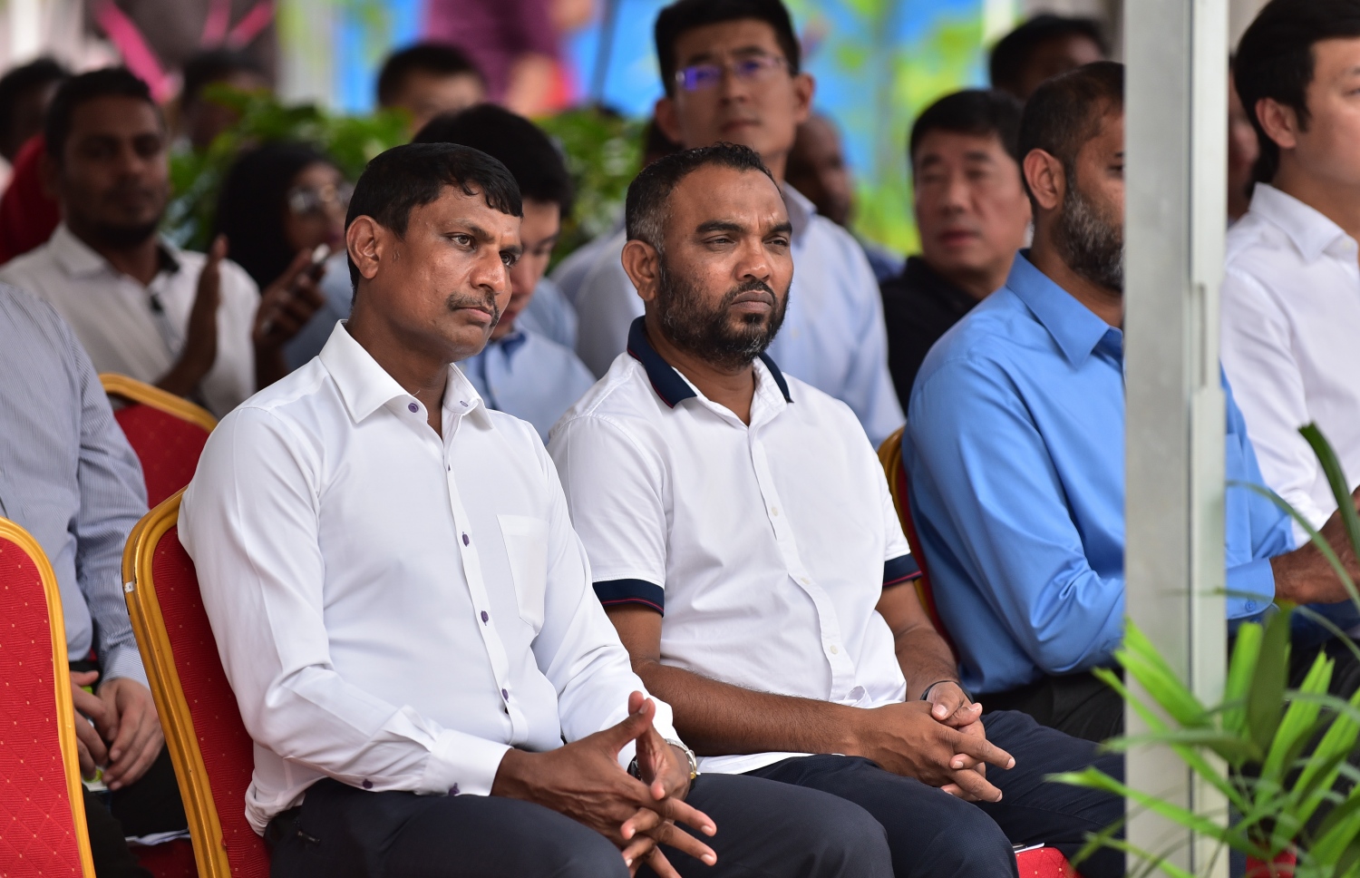 ހުޅުމާލޭގައި ބޭއްވި ރަސްމިއްޔާތުގައި މަޖިލީހުގެ ދެ މެމްބަރުން ކަމުގައިވާ ރިޔާޒް (ވ) އަދި އަލީ އާރިފް ބައިވެރިވެވަޑައިގަންނަވަނީ .---ފޮޓޯ: ހުސެއިން ވަހީދު/މިހާރު