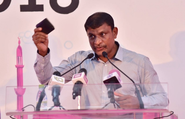 ޗައިނާއާ ގުޅޭތީ އަވަށްޓެރިން ހަސަދަވެރިވޭ: ރިޔާޒް