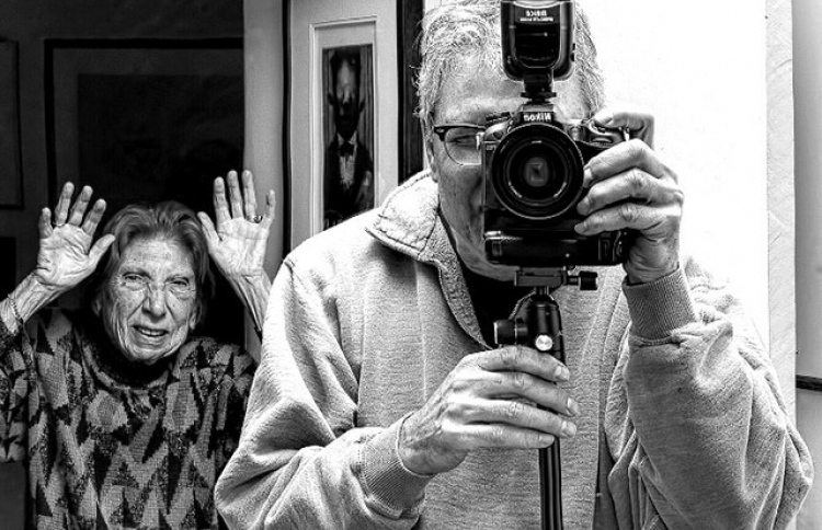 މަންމައަށް ފޮޓޯގްރާފަރެއްގެ ތަފާތު ހަދިޔާއެއް