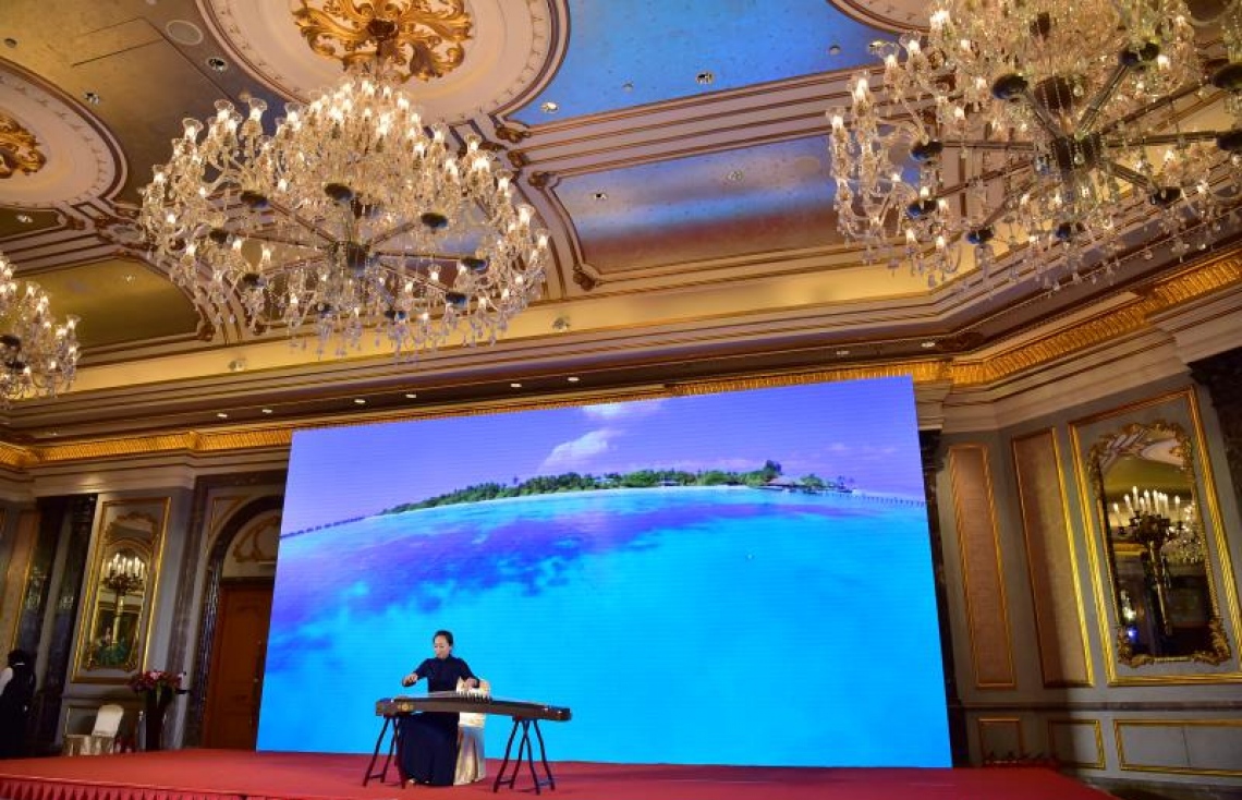 ޗައިނާ: ޑިސެމްބަރު 6، 2017- ރާއްޖެ-ޗައިނާގެ ސިޔާސީ ގުޅުމަށް 45 އަހަރު ފުރުމުގެ މުނާސަބަތުގައި ބޭއްވި ޚާއްސަ ހަފްލާ.--ފޮޓޯ: ރައީސް އޮފީސް