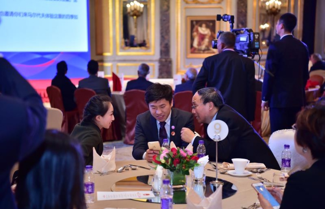 ޗައިނާ: ޑިސެމްބަރު 6، 2017- ރާއްޖެ-ޗައިނާގެ ސިޔާސީ ގުޅުމަށް 45 އަހަރު ފުރުމުގެ މުނާސަބަތުގައި ބޭއްވި ޚާއްސަ ހަފްލާގެ ތެރެއިން.--ފޮޓޯ: ރައީސް އޮފީސް