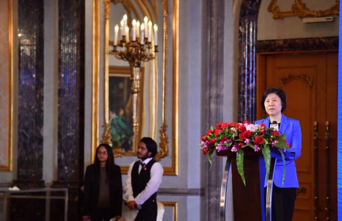 ޗައިނާ: ޑިސެމްބަރު 6، 2017- ރާއްޖެ-ޗައިނާގެ ސިޔާސީ ގުޅުމަށް 45 އަހަރު ފުރުމުގެ މުނާސަބަތުގައި ބޭއްވި ޚާއްސަ ހަފްލާގައި، އެ ގައުމުގެ ވައިސް ޗެއާމަން އޮފް ދަ ނެޝަނަލް ޕީޕަލްސް ކޮންގްރެސް، ޝެން ޔޫޔޫއާ ވާހަކަ ދައްކަވަނީ.--ފޮޓޯ: ރައީސް އޮފީސް