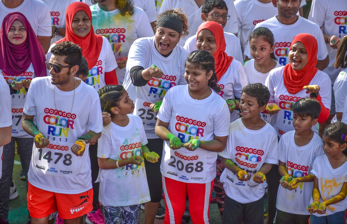 ހުޅުމާލެ: 8 ޑިސެމްބަރު 2017، އުރީދޫ އިން ރާއްޖޭގެ ދުވުމުގެ މައިދާނަށް މުޅިން އަލަށް ތައާރަފުކުރި "ކަލާ ރަން" މިއަދު ހުޅުމާލޭގައި ބޭއްވުން ، އުރީދޫ އިން މިއަދު ބޭއްވި ކަލާ ރަންގެ އަމާޒަކީ، ދުޅަހެޔޮ ދިރިއުޅުމަކަށް، ދުވުމަކީ މަޖާ އަދި އުފާވެރިކަން ގެނުވަދޭނެ ހަރަކާތެއްކަން އަންގައިދިނުން ކަމަށް އެ ކުންފުނިން ބުނޭ،--. ފޮޓޯ: ނިޝާން އަލީ/ މިހާރު