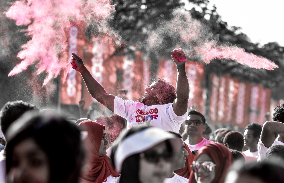 ހުޅުމާލެ: 8 ޑިސެމްބަރު 2017، އުރީދޫ އިން ރާއްޖޭގެ ދުވުމުގެ މައިދާނަށް މުޅިން އަލަށް ތައާރަފުކުރި "ކަލާ ރަން" މިއަދު ހުޅުމާލޭގައި ބޭއްވުން ، އުރީދޫ އިން މިއަދު ބޭއްވި ކަލާ ރަންގެ އަމާޒަކީ، ދުޅަހެޔޮ ދިރިއުޅުމަކަށް، ދުވުމަކީ މަޖާ އަދި އުފާވެރިކަން ގެނުވަދޭނެ ހަރަކާތެއްކަން އަންގައިދިނުން ކަމަށް އެ ކުންފުނިން ބުނޭ،--. ފޮޓޯ: ނިޝާން އަލީ/ މިހާރު