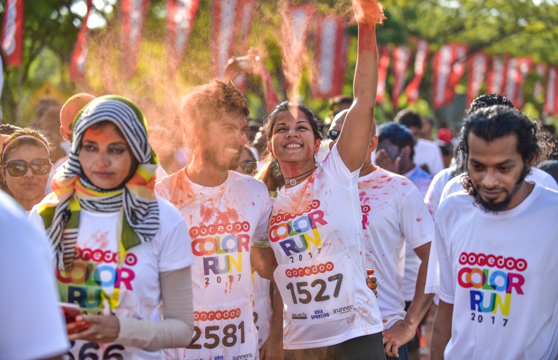 ހުޅުމާލެ: 8 ޑިސެމްބަރު 2017، އުރީދޫ އިން ރާއްޖޭގެ ދުވުމުގެ މައިދާނަށް މުޅިން އަލަށް ތައާރަފުކުރި "ކަލާ ރަން" މިއަދު ހުޅުމާލޭގައި ބޭއްވުން ، އުރީދޫ އިން މިއަދު ބޭއްވި ކަލާ ރަންގެ އަމާޒަކީ، ދުޅަހެޔޮ ދިރިއުޅުމަކަށް، ދުވުމަކީ މަޖާ އަދި އުފާވެރިކަން ގެނުވަދޭނެ ހަރަކާތެއްކަން އަންގައިދިނުން ކަމަށް އެ ކުންފުނިން ބުނޭ،--. ފޮޓޯ: ނިޝާން އަލީ/ މިހާރު