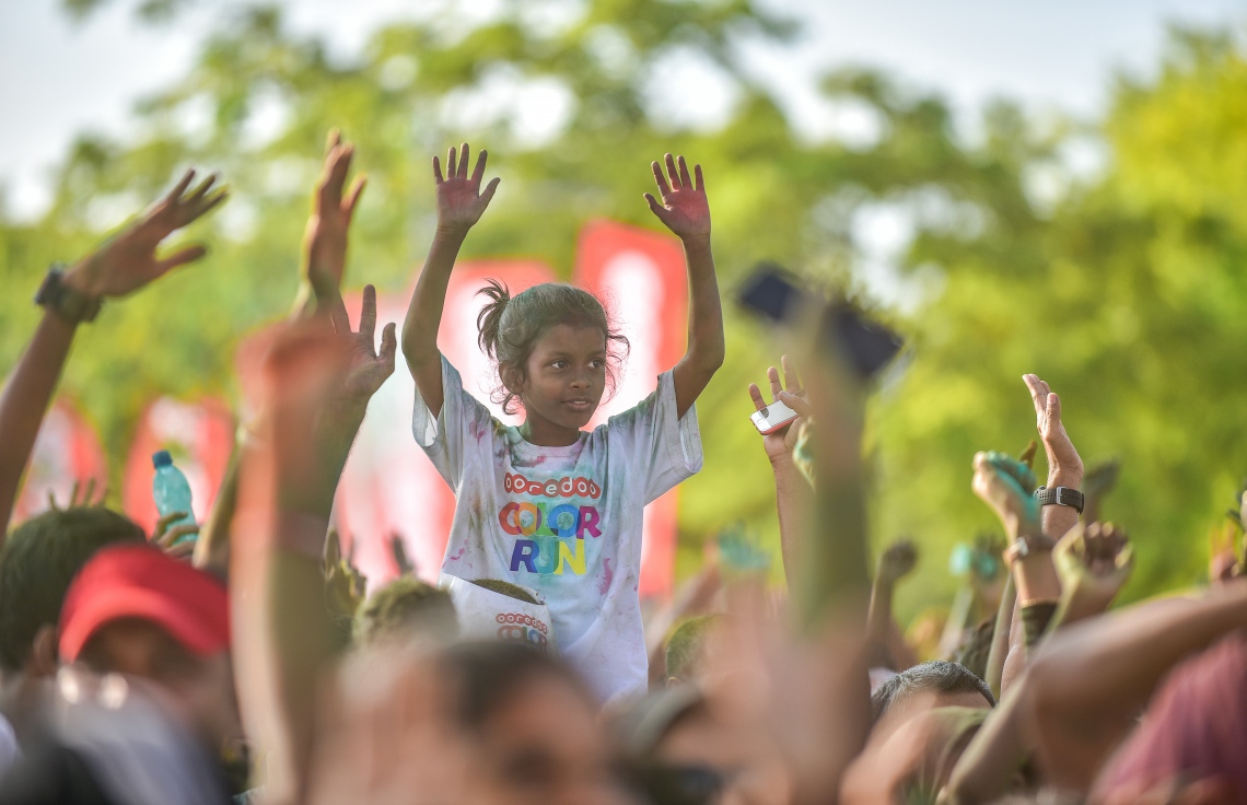 ހުޅުމާލެ: 8 ޑިސެމްބަރު 2017، އުރީދޫ އިން ރާއްޖޭގެ ދުވުމުގެ މައިދާނަށް މުޅިން އަލަށް ތައާރަފުކުރި "ކަލާ ރަން" މިއަދު ހުޅުމާލޭގައި ބޭއްވުން ، އުރީދޫ އިން މިއަދު ބޭއްވި ކަލާ ރަންގެ އަމާޒަކީ، ދުޅަހެޔޮ ދިރިއުޅުމަކަށް، ދުވުމަކީ މަޖާ އަދި އުފާވެރިކަން ގެނުވަދޭނެ ހަރަކާތެއްކަން އަންގައިދިނުން ކަމަށް އެ ކުންފުނިން ބުނޭ،--. ފޮޓޯ: ނިޝާން އަލީ/ މިހާރު