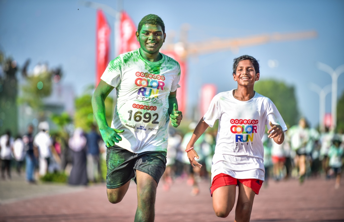 ހުޅުމާލެ: 8 ޑިސެމްބަރު 2017، އުރީދޫ އިން ރާއްޖޭގެ ދުވުމުގެ މައިދާނަށް މުޅިން އަލަށް ތައާރަފުކުރި "ކަލާ ރަން" މިއަދު ހުޅުމާލޭގައި ބޭއްވުން ، އުރީދޫ އިން މިއަދު ބޭއްވި ކަލާ ރަންގެ އަމާޒަކީ، ދުޅަހެޔޮ ދިރިއުޅުމަކަށް، ދުވުމަކީ މަޖާ އަދި އުފާވެރިކަން ގެނުވަދޭނެ ހަރަކާތެއްކަން އަންގައިދިނުން ކަމަށް އެ ކުންފުނިން ބުނޭ،--. ފޮޓޯ: ނިޝާން އަލީ/ މިހާރު