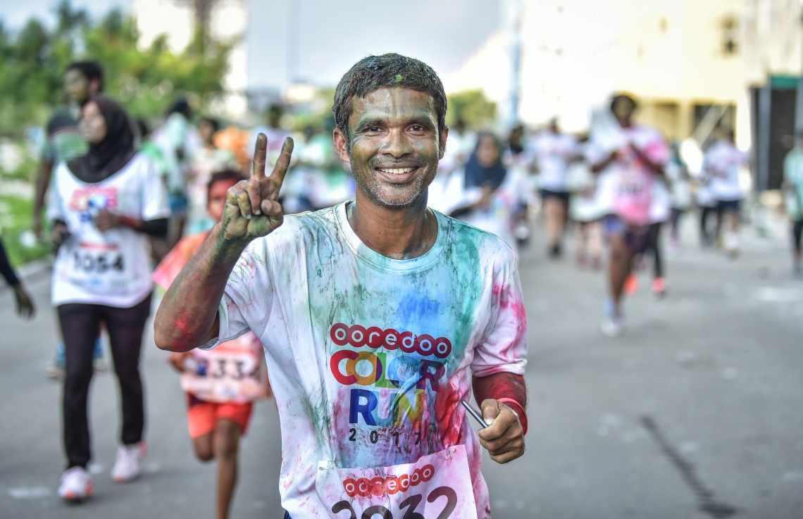 ހުޅުމާލެ: 8 ޑިސެމްބަރު 2017، އުރީދޫ އިން ރާއްޖޭގެ ދުވުމުގެ މައިދާނަށް މުޅިން އަލަށް ތައާރަފުކުރި "ކަލާ ރަން" މިއަދު ހުޅުމާލޭގައި ބޭއްވުން ، އުރީދޫ އިން މިއަދު ބޭއްވި ކަލާ ރަންގެ އަމާޒަކީ، ދުޅަހެޔޮ ދިރިއުޅުމަކަށް، ދުވުމަކީ މަޖާ އަދި އުފާވެރިކަން ގެނުވަދޭނެ ހަރަކާތެއްކަން އަންގައިދިނުން ކަމަށް އެ ކުންފުނިން ބުނޭ،--. ފޮޓޯ: ނިޝާން އަލީ/ މިހާރު