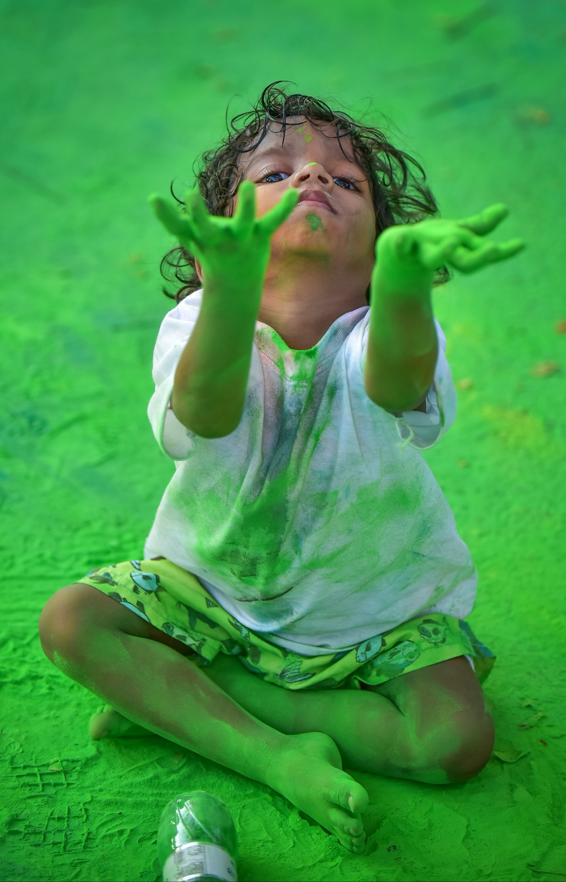 ހުޅުމާލެ: 8 ޑިސެމްބަރު 2017، އުރީދޫ އިން ރާއްޖޭގެ ދުވުމުގެ މައިދާނަށް މުޅިން އަލަށް ތައާރަފުކުރި "ކަލާ ރަން" މިއަދު ހުޅުމާލޭގައި ބޭއްވުން ، އުރީދޫ އިން މިއަދު ބޭއްވި ކަލާ ރަންގެ އަމާޒަކީ، ދުޅަހެޔޮ ދިރިއުޅުމަކަށް، ދުވުމަކީ މަޖާ އަދި އުފާވެރިކަން ގެނުވަދޭނެ ހަރަކާތެއްކަން އަންގައިދިނުން ކަމަށް އެ ކުންފުނިން ބުނޭ،--. ފޮޓޯ: ނިޝާން އަލީ/ މިހާރު