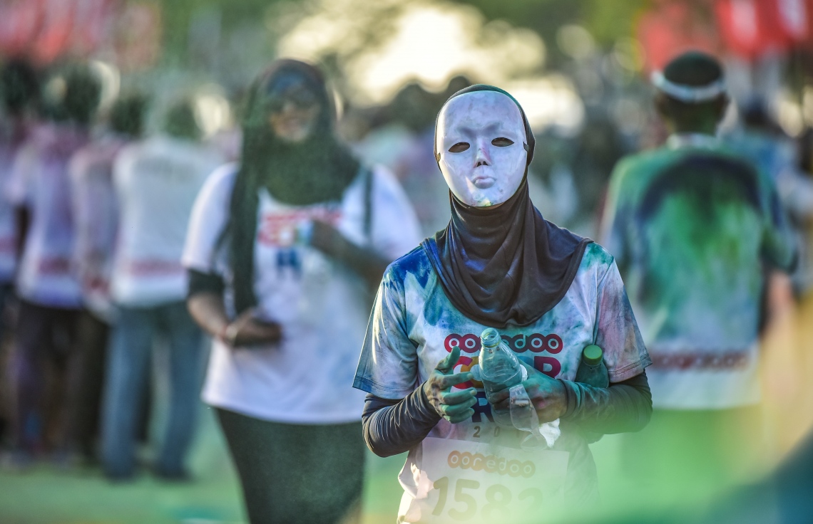 ހުޅުމާލެ: 8 ޑިސެމްބަރު 2017، އުރީދޫ އިން ރާއްޖޭގެ ދުވުމުގެ މައިދާނަށް މުޅިން އަލަށް ތައާރަފުކުރި "ކަލާ ރަން" މިއަދު ހުޅުމާލޭގައި ބޭއްވުން ، އުރީދޫ އިން މިއަދު ބޭއްވި ކަލާ ރަންގެ އަމާޒަކީ، ދުޅަހެޔޮ ދިރިއުޅުމަކަށް، ދުވުމަކީ މަޖާ އަދި އުފާވެރިކަން ގެނުވަދޭނެ ހަރަކާތެއްކަން އަންގައިދިނުން ކަމަށް އެ ކުންފުނިން ބުނޭ،--. ފޮޓޯ: ނިޝާން އަލީ/ މިހާރު