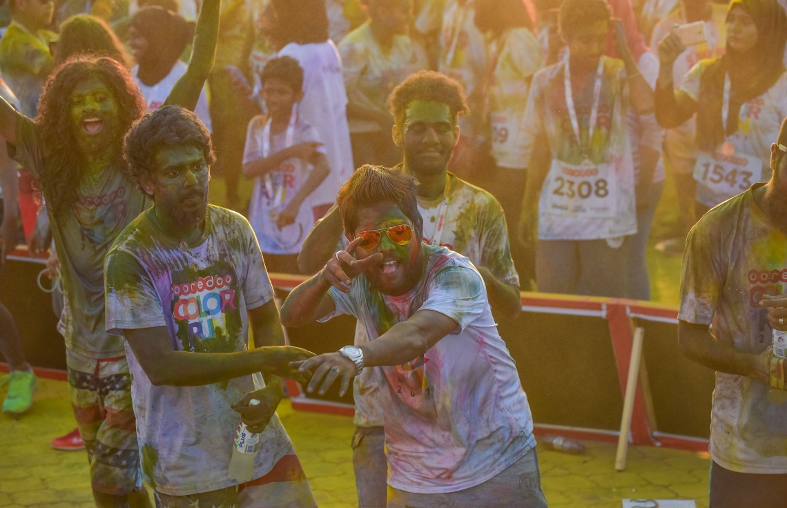 ހުޅުމާލެ: 8 ޑިސެމްބަރު 2017، އުރީދޫ އިން ރާއްޖޭގެ ދުވުމުގެ މައިދާނަށް މުޅިން އަލަށް ތައާރަފުކުރި "ކަލާ ރަން" މިއަދު ހުޅުމާލޭގައި ބޭއްވުން ، އުރީދޫ އިން މިއަދު ބޭއްވި ކަލާ ރަންގެ އަމާޒަކީ، ދުޅަހެޔޮ ދިރިއުޅުމަކަށް، ދުވުމަކީ މަޖާ އަދި އުފާވެރިކަން ގެނުވަދޭނެ ހަރަކާތެއްކަން އަންގައިދިނުން ކަމަށް އެ ކުންފުނިން ބުނޭ،--. ފޮޓޯ: ނިޝާން އަލީ/ މިހާރު