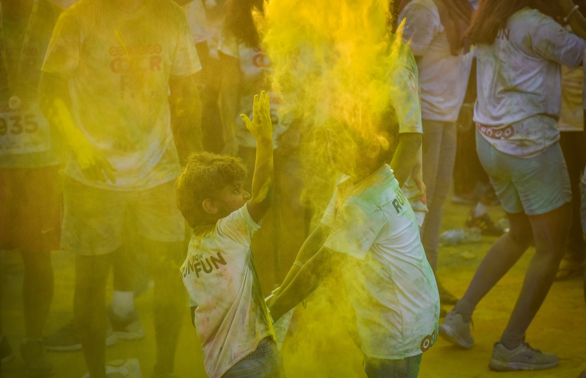 ހުޅުމާލެ: 8 ޑިސެމްބަރު 2017، އުރީދޫ އިން ރާއްޖޭގެ ދުވުމުގެ މައިދާނަށް މުޅިން އަލަށް ތައާރަފުކުރި "ކަލާ ރަން" މިއަދު ހުޅުމާލޭގައި ބޭއްވުން ، އުރީދޫ އިން މިއަދު ބޭއްވި ކަލާ ރަންގެ އަމާޒަކީ، ދުޅަހެޔޮ ދިރިއުޅުމަކަށް، ދުވުމަކީ މަޖާ އަދި އުފާވެރިކަން ގެނުވަދޭނެ ހަރަކާތެއްކަން އަންގައިދިނުން ކަމަށް އެ ކުންފުނިން ބުނޭ،--. ފޮޓޯ: ނިޝާން އަލީ/ މިހާރު