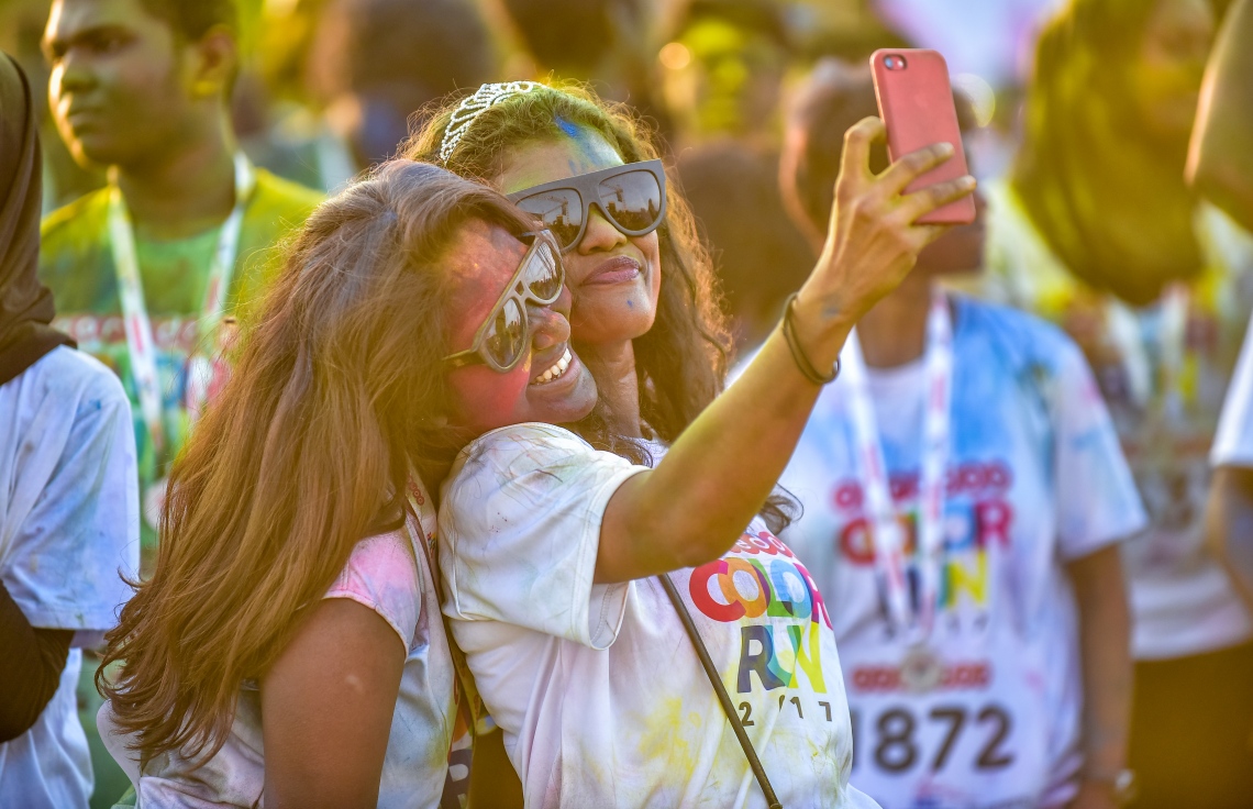 ހުޅުމާލެ: 8 ޑިސެމްބަރު 2017، އުރީދޫ އިން ރާއްޖޭގެ ދުވުމުގެ މައިދާނަށް މުޅިން އަލަށް ތައާރަފުކުރި "ކަލާ ރަން" މިއަދު ހުޅުމާލޭގައި ބޭއްވުން ، އުރީދޫ އިން މިއަދު ބޭއްވި ކަލާ ރަންގެ އަމާޒަކީ، ދުޅަހެޔޮ ދިރިއުޅުމަކަށް، ދުވުމަކީ މަޖާ އަދި އުފާވެރިކަން ގެނުވަދޭނެ ހަރަކާތެއްކަން އަންގައިދިނުން ކަމަށް އެ ކުންފުނިން ބުނޭ،--. ފޮޓޯ: ނިޝާން އަލީ/ މިހާރު