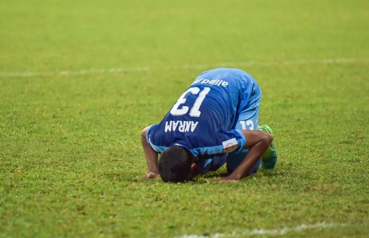 އީގަލްސް އަތުން ބަލިނުވެ ނިއު ސަލާމަތްވެއްޖެ