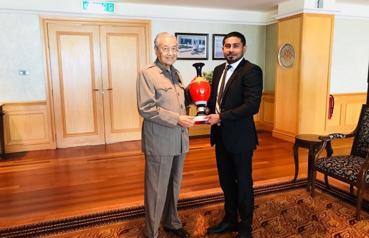 ކުރީގެ ބޮޑުވަޒީރު މަހާތީރާ މަހްލޫފް ބައްދަލުކޮށްފި