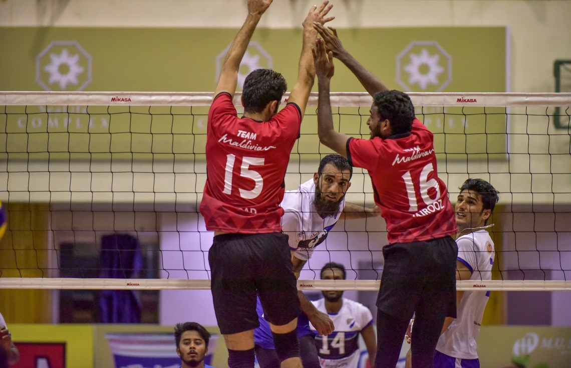 މާލެ: 11 ޑިސެމްބަރު 2017، ، ދިވެހި ސިފައިންގެ ކްލަބް 3-1 ސެޓުން ބަލިކޮށް، ގައުމީ ވޮލީބޯޅަ ލީގުގެ ޗެމްޕިއަންކަން މޯލްޑިވިއަން ސްޕޯޓްސް އެންޑް ރިކްރިއޭޝަނުން ހޯދި މެޗުގެ ތެރެއިން: ފޮޓޯ: ނިޝާން އަލީ/ މިހާރު