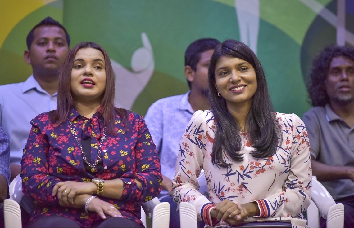 މާލެ: 11 ޑިސެމްބަރު 2017، ، ދިވެހި ސިފައިންގެ ކްލަބް 3-1 ސެޓުން ބަލިކޮށް، ގައުމީ ވޮލީބޯޅަ ލީގުގެ ޗެމްޕިއަންކަން މޯލްޑިވިއަން ސްޕޯޓްސް އެންޑް ރިކްރިއޭޝަނުން ހޯދި މެޗުގެ ތެރެއިން ޔޫތް މިނިސްޓަރު އިރުތިޝާމް އާދަމް އާއި ޖެންޑަ މިނިސްޓަރު ޒެނީޝާ ބައިވެރިވާނީ  : ފޮޓޯ: ނިޝާން އަލީ/ މިހާރު