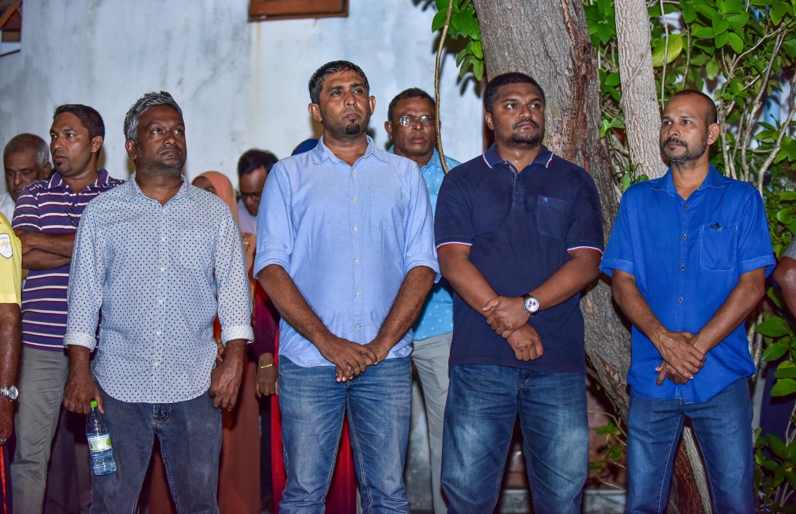 ވިލިމާލެ: ޑިސެމްބަރު 14، 2017- އިދިކޮޅު ހަރަކާތުން މި ރަށުގައި ބޭއްވި ބައްދަލުވުމުގައި ބައިވެރިވި ބައެއް މީހުން.---ފޮޓޯ: ނިޝާން އަލީ/މިހާރު