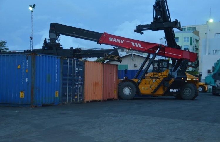 ފޯކްލިފްޓްގެ ދަށުވެ ފައި ޗިސްވި މީހާގެ ފައި ބުރިކޮށްފި