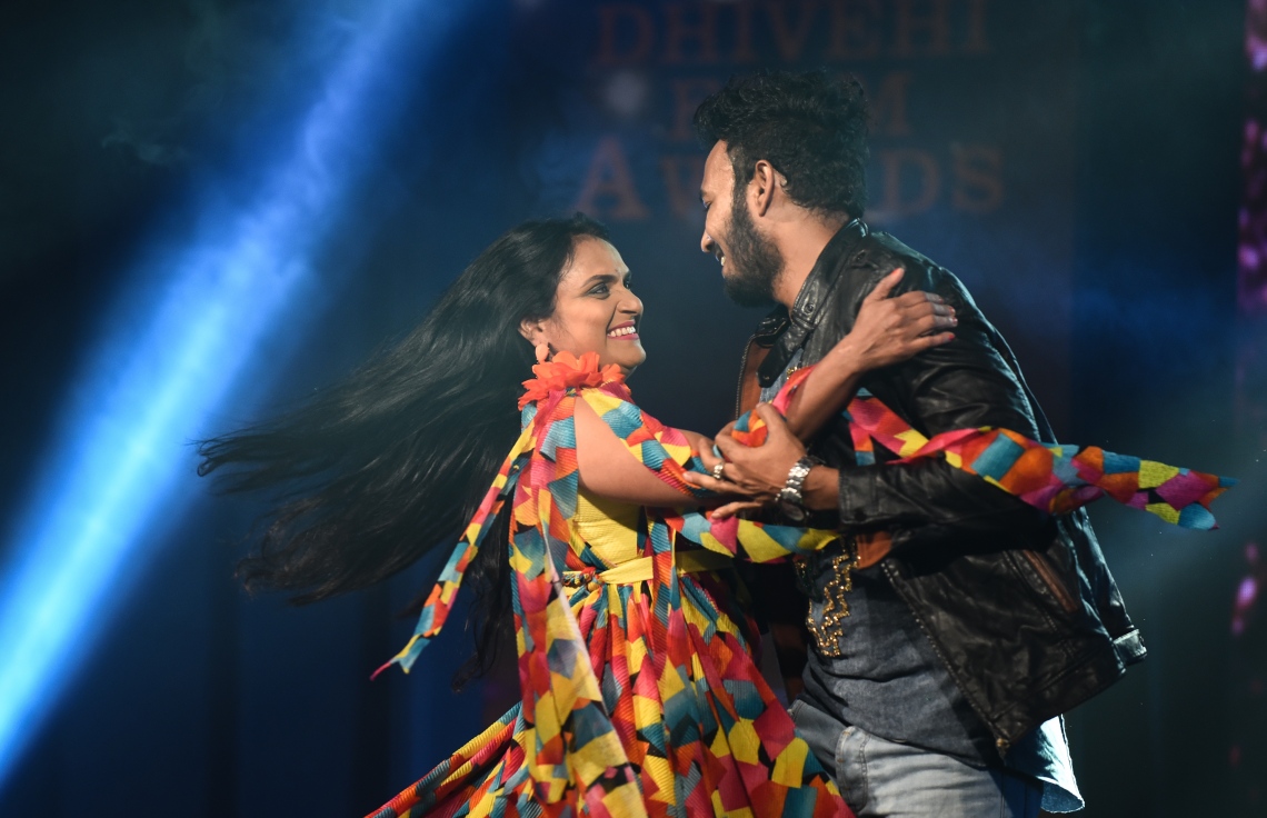 މާލެ: ޑިސެމްބަރު 19، 2017- އެންސީއޭ އިން 2014-2016 އަށް ރިލީޒް ކުރި ފިލްމްތަކަށް ހާއްސަކޮށްގެން އޮލިމްޕަސް ސިނަމާގައި ބޭއްވި 8 ވަނަ ދިވެހި ފިލްމް އެވޯޑްްސްގެ ތެރެއިން.---ފޮޓޯ: ހުސެއިން ވަހީދު/މިހާރު