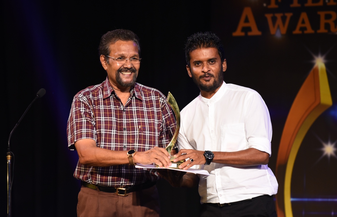 މާލެ: ޑިސެމްބަރު 19، 2017- އެންސީއޭ އިން 2014-2016 އަށް ރިލީޒް ކުރި ފިލްމްތަކަށް ހާއްސަކޮށްގެން އޮލިމްޕަސް ސިނަމާގައި ބޭއްވި 8 ވަނަ ދިވެހި ފިލްމް އެވޯޑްްސްގެ ތެރެއިން.---ފޮޓޯ: ހުސެއިން ވަހީދު/މިހާރު