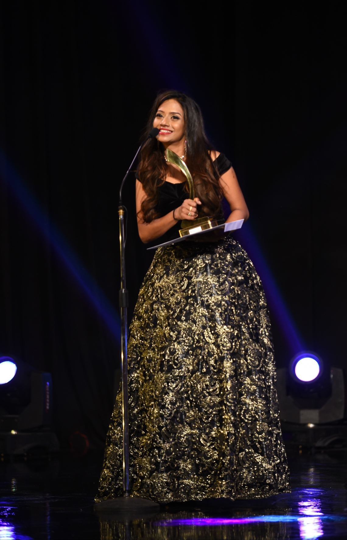 މާލެ: ޑިސެމްބަރު 19، 2017- އެންސީއޭ އިން 2014-2016 އަށް ރިލީޒް ކުރި ފިލްމްތަކަށް ހާއްސަކޮށްގެން އޮލިމްޕަސް ސިނަމާގައި ބޭއްވި 8 ވަނަ ދިވެހި ފިލްމް އެވޯޑްްސްގައި ޒީނަތު އެވޯޑާއި ހަވާލުވަނީ.---ފޮޓޯ: ހުސެއިން ވަހީދު/މިހާރު