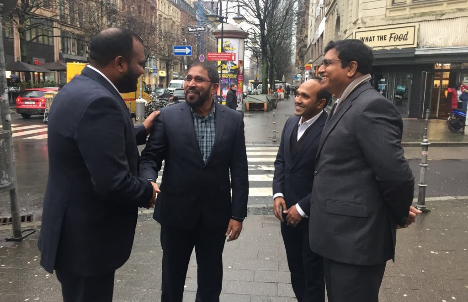 އަންނަ އަހަރުގެ ރިޔާސީ އިންތިޚާބާ ގުޅޭ ގޮތުން އިދިކޮޅު ހަރަކާތުގެ ބައެއް ބޭފުޅުން މިދިޔަ ހަފުތާގެ ބުދަ ދުވަހު ގާސިމާ އެކު ބޭއްވި ބައްދަލުވުމަށް ފަހު، ގާސިމާއި އަލީ ވަހީދު ސަލާމް ކުރައްވަނީ.