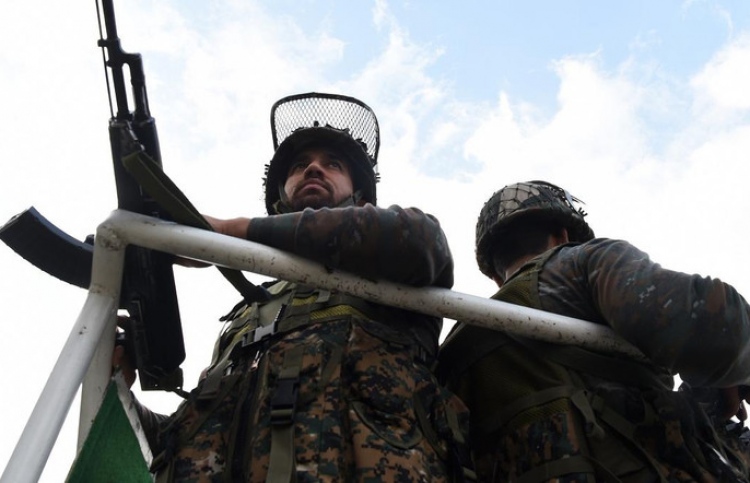 ކަޝްމީރު ބޯޑަރު ކައިރީ އިންޑިއާގެ 3 ސިފައިން މަރާލައި