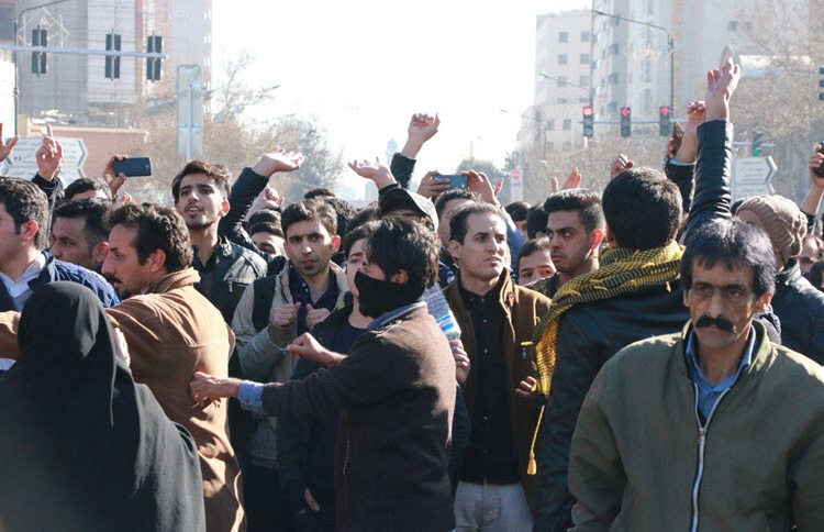 އީރާނުގެ ރޫހާނީ ލީޑަރާ ދެކޮޅު މުޒާހަރާތައް ފުޅާވަނީ